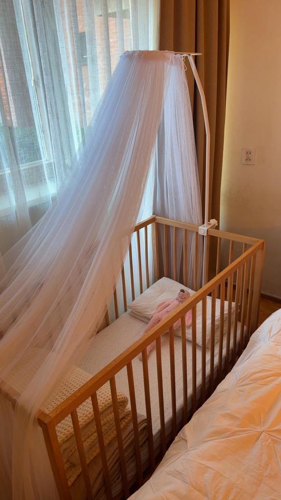 Houten ledikant met klamboe., Ophalen, Gebruikt, Ledikant