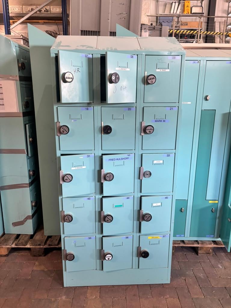 5 stuks identieke lockerkast / kluisjeswand / garderobe kast, Ophalen, Gebruikt
