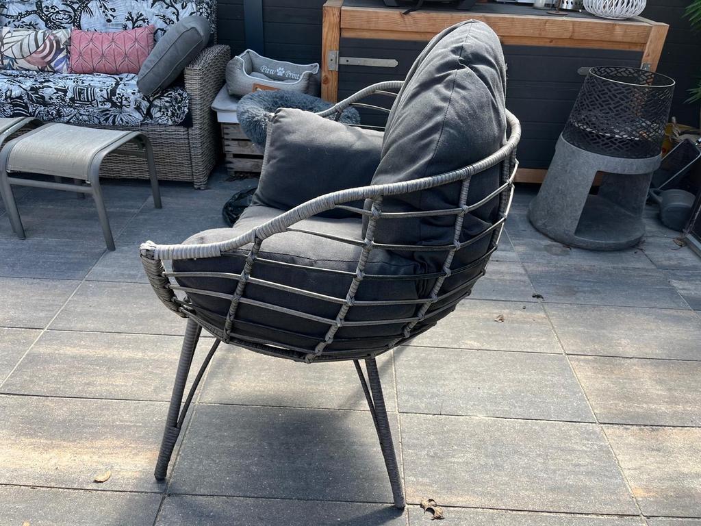 Comfortabele Half Ei Tuinstoel met Kussen, Ophalen, Gebruikt, Wicker