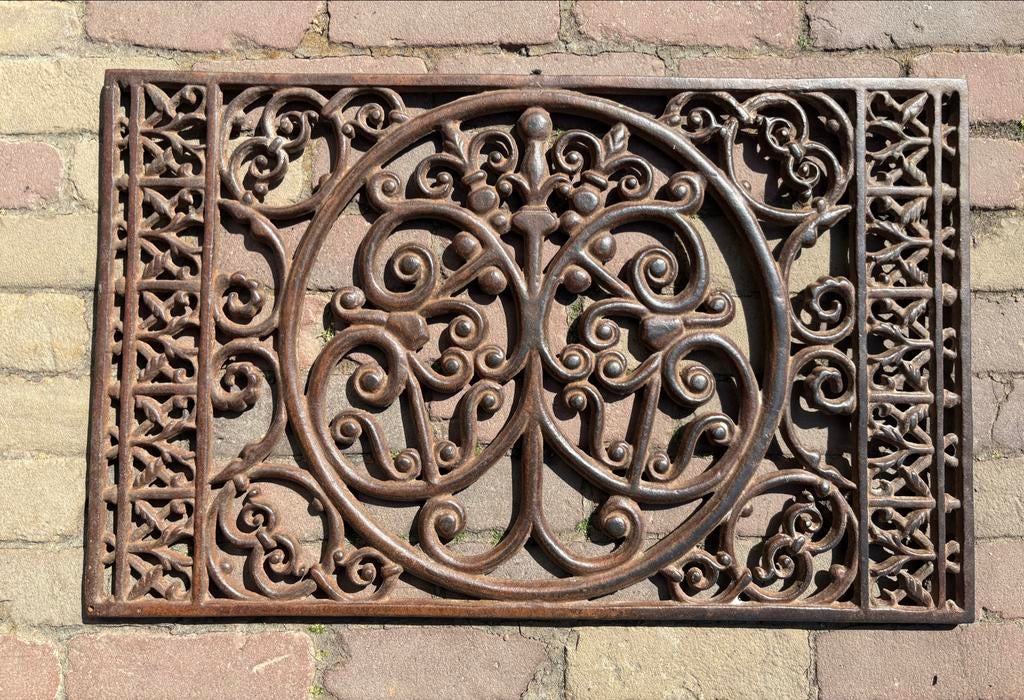 Grote gietijzeren deurmat 44x71 cm, Ophalen, Gebruikt, Gietijzer, Schoonloopmat