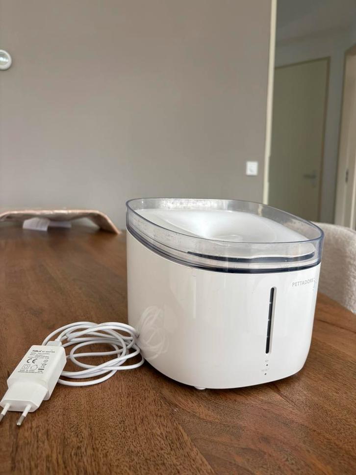 Pettadore Hydrate Ultra 2, Dieren en Toebehoren, Kattenvoerbakken en Drinkbakken, Zo goed als nieuw, Ophalen