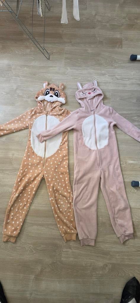 2 onesies, meisje maat 122-128, Jongen of Meisje, Ophalen of Verzenden, Zo goed als nieuw, Nacht- of Onderkleding