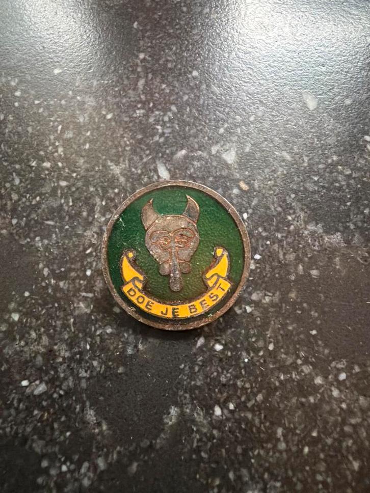 Oude Scouting / Padvinderij Pin - Doe Je Best, Verzamelen, Scouting, Gebruikt, Embleem, Speld of Insigne, Ophalen of Verzenden