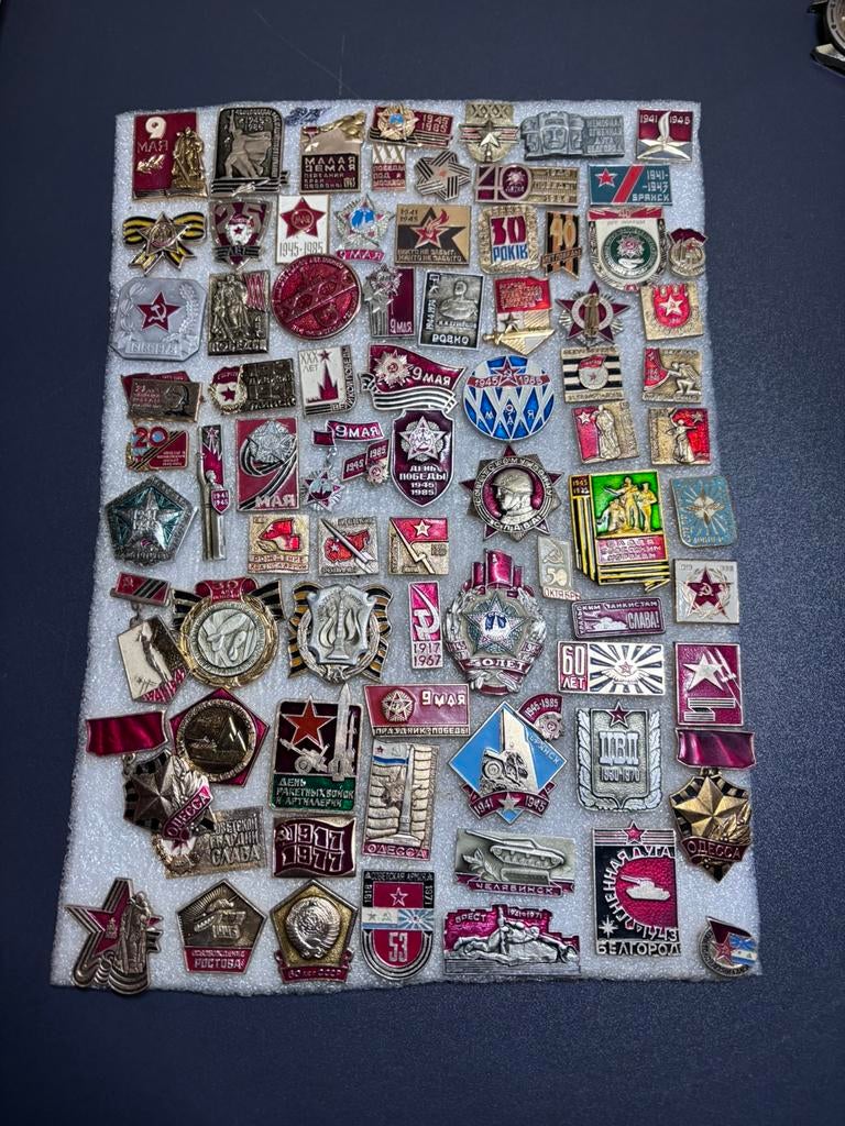 Collectie van ca. 75 Vintage Sovjet Speldjes en Badges, Verzamelen, Speldjes, Pins en Buttons, Ophalen of Verzenden, Zo goed als nieuw