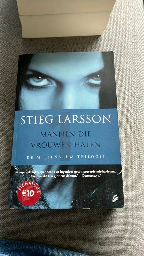Stieg Larsson - Mannen die vrouwen haten, Scandinavië, Ophalen of Verzenden, Zo goed als nieuw, Stieg Larsson