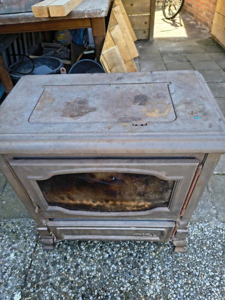 Robuuste gietijzeren houtkachel Klassiek model Efel Montana, Huis en Inrichting, Kachels, Gebruikt, Houtkachel, Ophalen of Verzenden