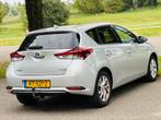 Toyota Auris 1.8 Hybrid 136pk CVT 2018 Grijs, 28 km/l, 4 cilinders, Navigatiesysteem, Origineel Nederlands