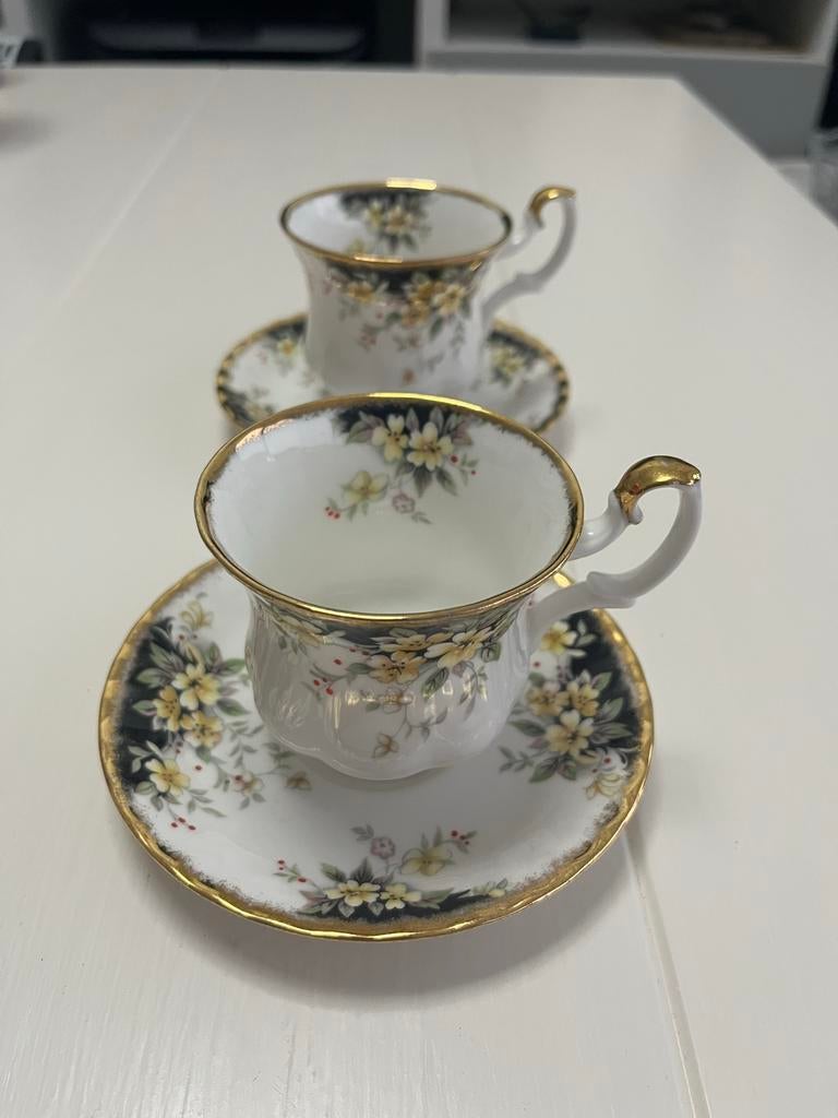Twee Royal Albert Royal Ascot kop en schotels, Antiek en Kunst, Antiek | Servies los, Ophalen of Verzenden