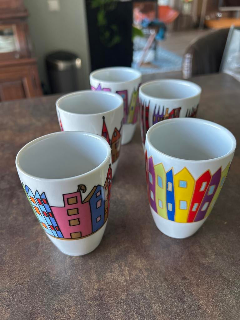 Set van 5 vrolijke espresso kopjes met huisjes design, Huis en Inrichting, Keramiek, Ophalen of Verzenden, Zo goed als nieuw, Overige stijlen