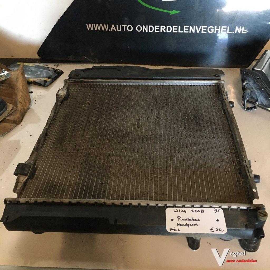 Mercedes W124 220 B handgeschakeld  1995     Radiateur, Gebruikt, -, -, Ophalen of Verzenden