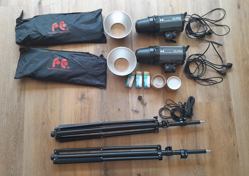 Falcon eyes GN 300AD flitsset veel reserve + softboxen, Ophalen of Verzenden, Overige merken