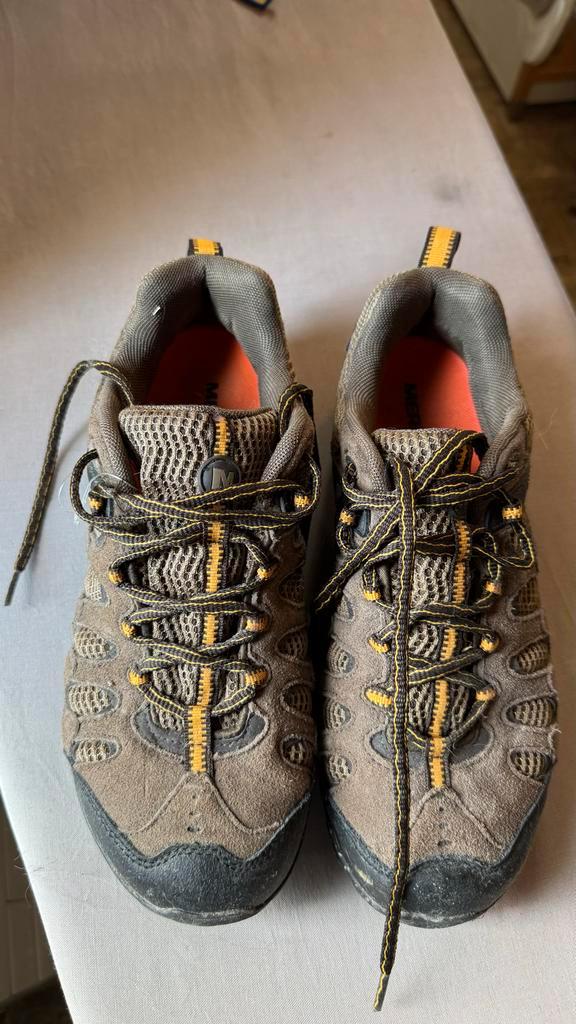2 paar wandelschoenen maat 42 - Merrell en Quechua, Sport en Fitness, Bergsport en Wandelen, Zo goed als nieuw, Schoenen, Ophalen