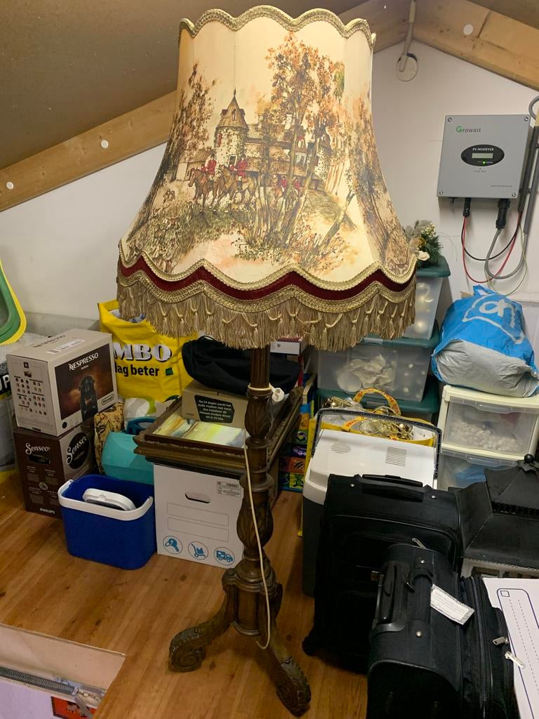 Staande schemerlamp met jachttafreelkap, Ophalen