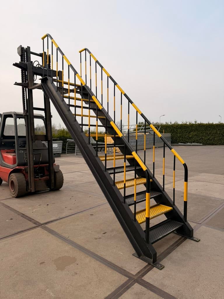 Stalen steektrap bordestrap wenteltrap trappen, Ophalen of Verzenden, Zo goed als nieuw, 2 tot 4 meter
