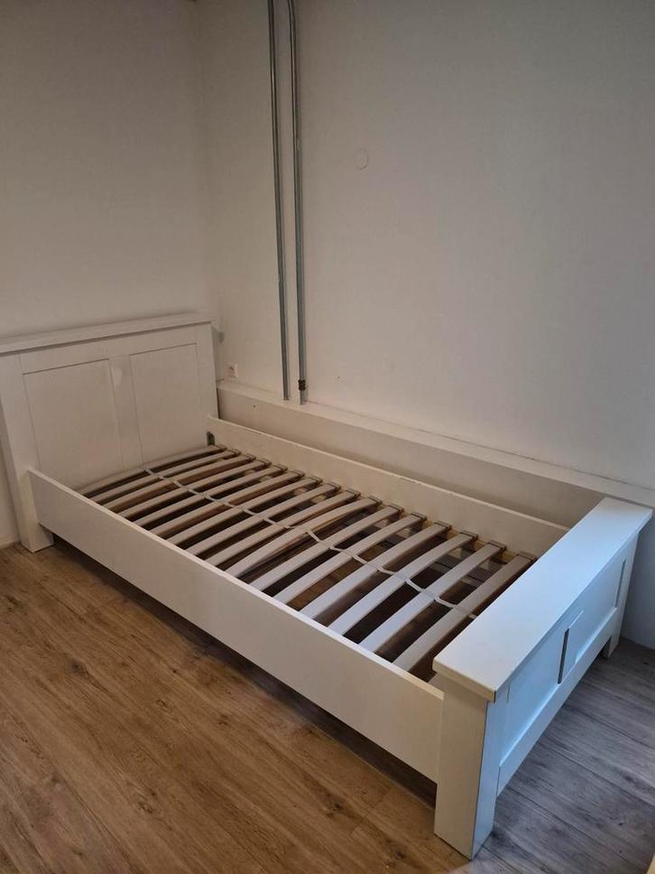 Eenpersoonsbed met matras en lattenbodem 200x90, Huis en Inrichting, Slaapkamer | Bedden, Gebruikt, Eenpersoons, 90 cm, 200 cm