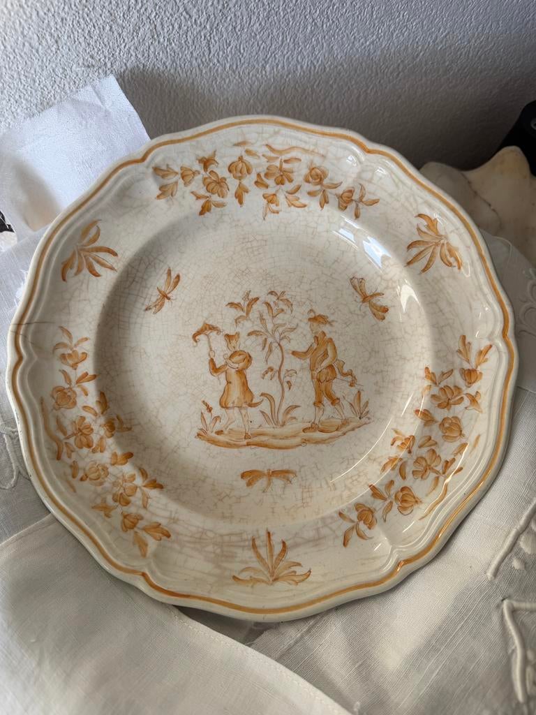 Antiek Frans beboterd bord Longchamp, Antiek en Kunst, Curiosa en Brocante, Ophalen of Verzenden