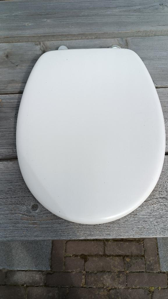 3 WC brillen in de kleur pergamon, €10/stuk, €25/3 stuks, Doe-het-zelf en Verbouw, Sanitair, Ophalen, Gebruikt, Overige typen