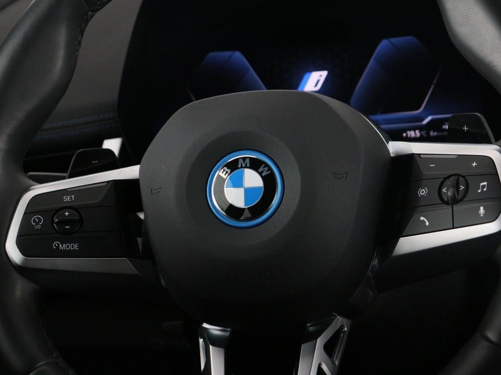 BMW X1 xDrive30e (bj 2025, automaat), Auto's, BMW, Gebruikt, Zwart, Met garantie (alle), Overige brandstoffen