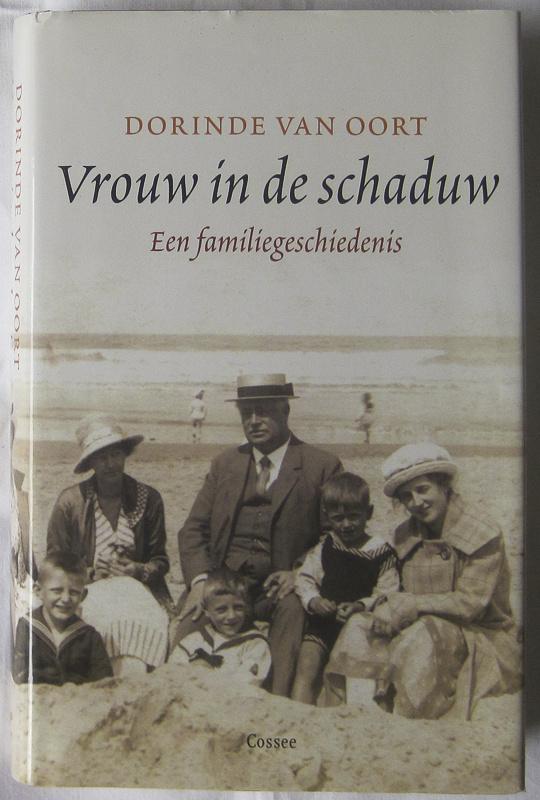Vrouw in de schaduw - Dorinde van Oort - Familiegeschiedenis, Boeken, Dorinde van Oort, Nederland, Ophalen, Gelezen