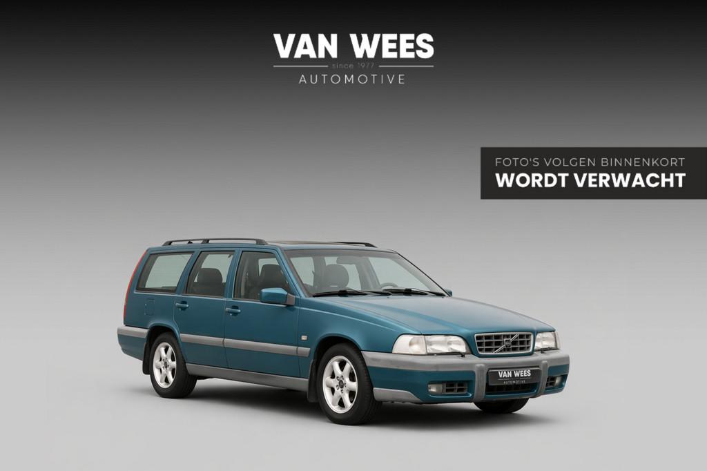 Volvo V70 XC 2.5 T AWD Luxury | 193 pk | 5 cilinder | Cruise, Auto's, Volvo, Stoelverwarming, Gebruikt, Zwart, Blauw