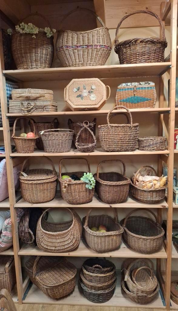 Heel veel oude rieten Manden, Mandjes Paasmandjes Pasen, Antiek en Kunst, Antiek | Woonaccessoires, Ophalen of Verzenden