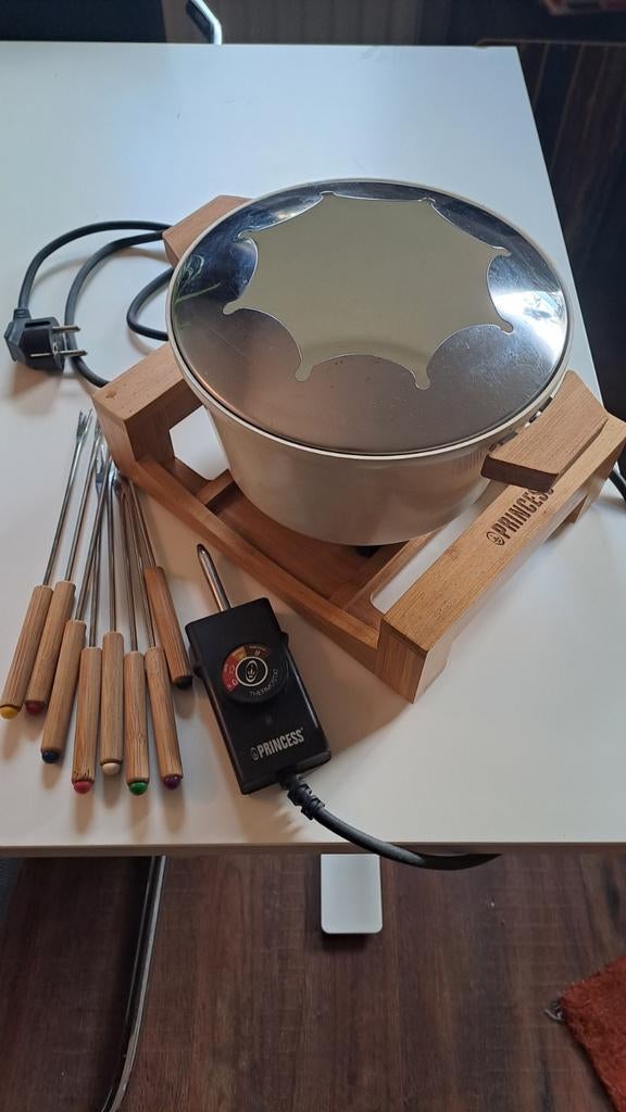 Fonduepan (8p) voor kaas, chocolade, bouillon en olie, Ophalen, Zo goed als nieuw, Elektrisch, Fonduepan