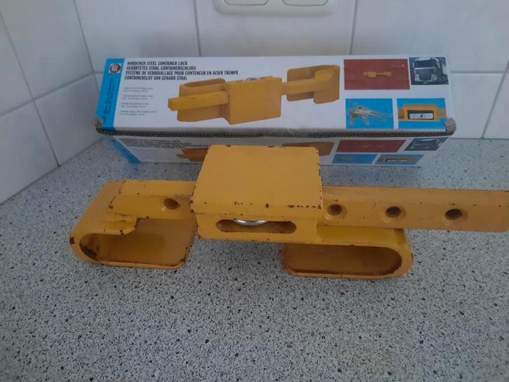 Gepantserd stalen container slot, Doe-het-zelf en Verbouw, Hang- en Sluitwerk, Gebruikt, Slot, IJzer, Ophalen of Verzenden