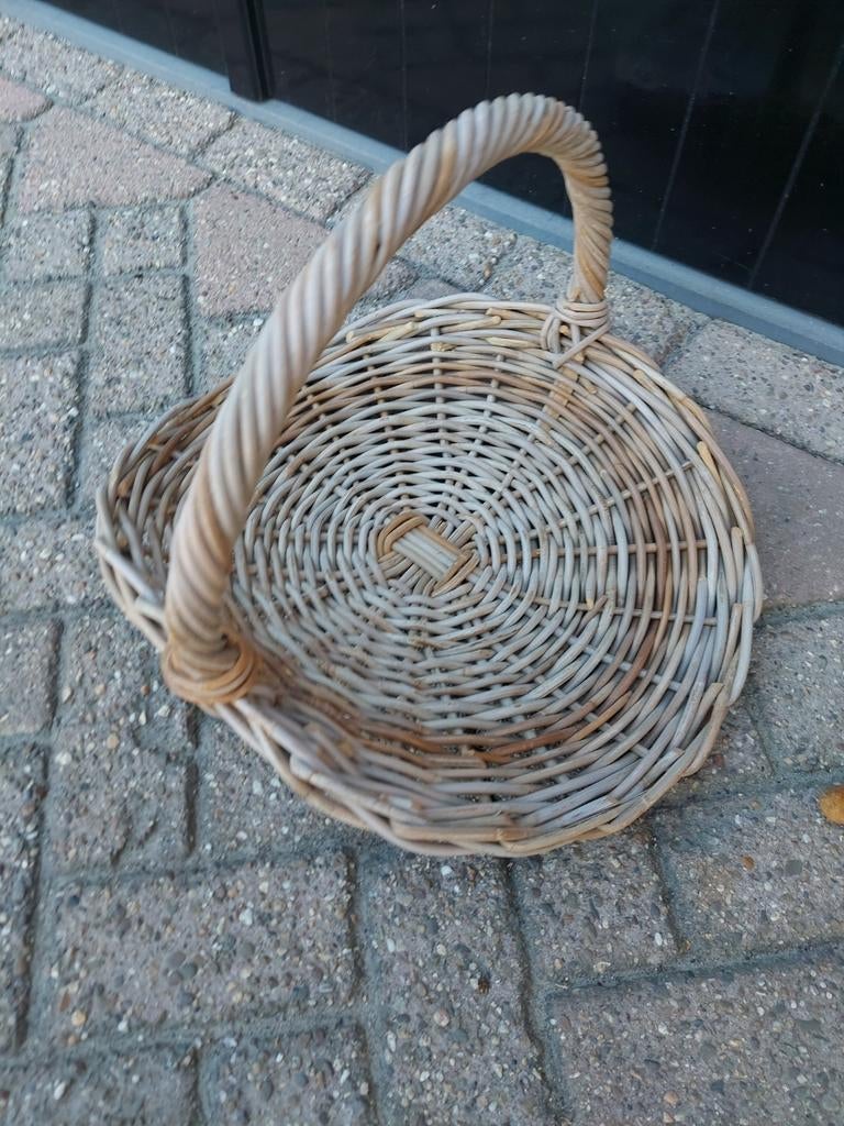 Bloemenmand rieten mand boeket mand rotan, Ophalen of Verzenden, Zo goed als nieuw, Rond, Riet