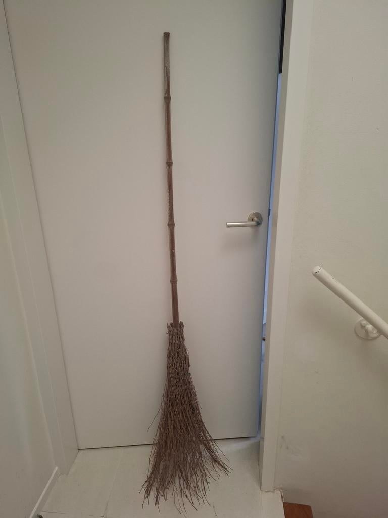 Bezem hout, Ophalen, Zo goed als nieuw, Bezem