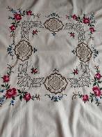 Geborduurd rozen kleedje & servetten 85/85, Verzenden, Zo goed als nieuw, Rechthoek