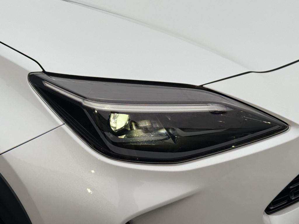 Toyota Yaris Cross 1.5 Hybrid Adventure AWD Automaat Panoram, Gebruikt, Wit, 1490 cc, Bedrijf