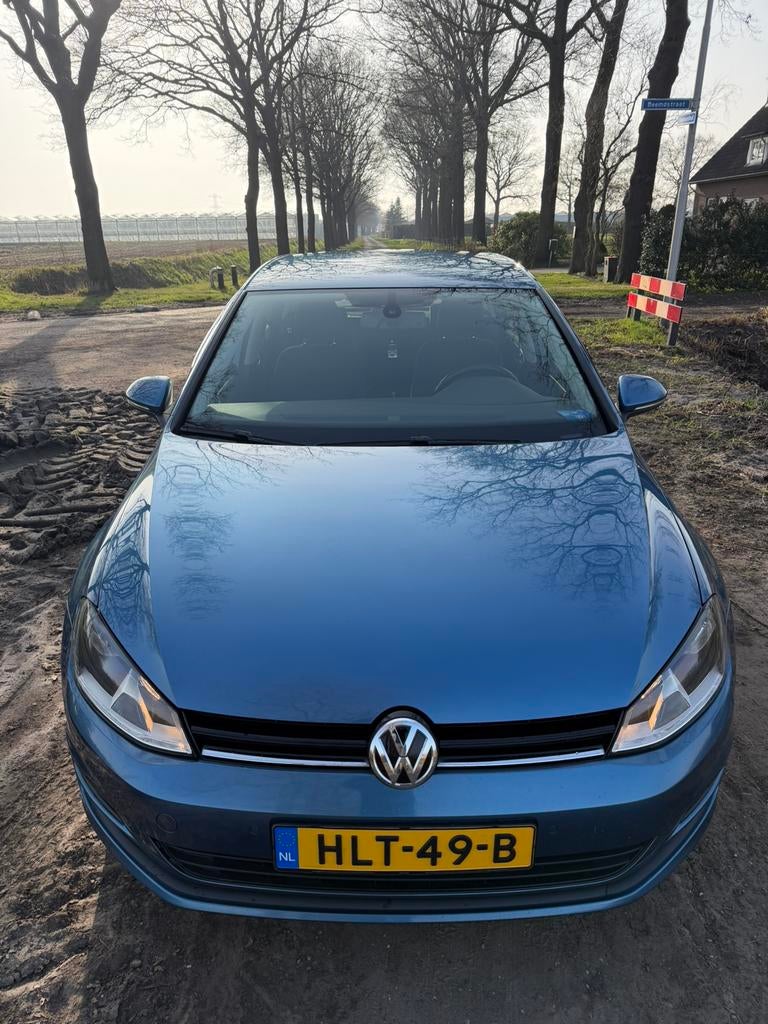 Volkswagen Golf 1.2 TSI Blauw nieuwe apk en beurt gehad 27-3, Voorwielaandrijving, Stof, 4 cilinders, Blauw