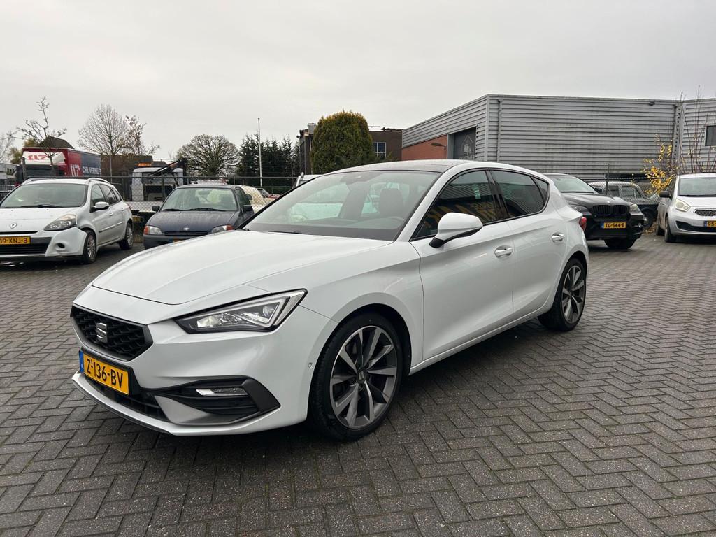 Seat Leon 1.5 eTSI FR Business Intense | PANO | STUUR VERW |, Stof, 4 cilinders, 150 pk, Adaptive Cruise Control
