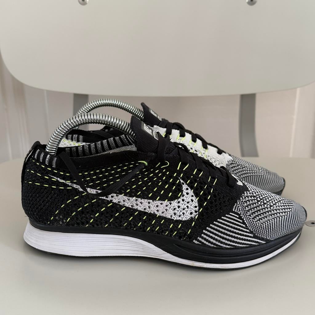 Nike Flyknit Racer Black White Volt | EU 40, Zwart, Ophalen of Verzenden, Sneakers of Gympen, Gedragen