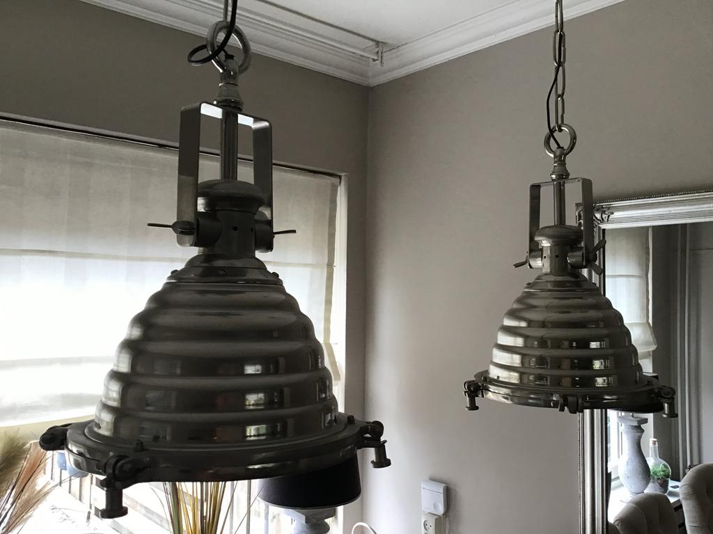 2 nikkelen hanglampen - Wegens verhuizing, Ophalen of Verzenden, Gebruikt, Metaal, Minder dan 50 cm