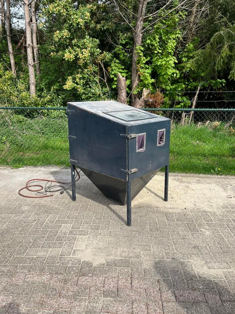 Straalkast met 2 soorten straalzand, Ophalen, Gebruikt