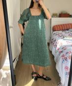 Ganni dress Groene jurk met pofmouwen en vierkante hals, Kleding | Dames, Jurken, Ophalen of Verzenden, Zo goed als nieuw, Maat 34 (XS) of kleiner