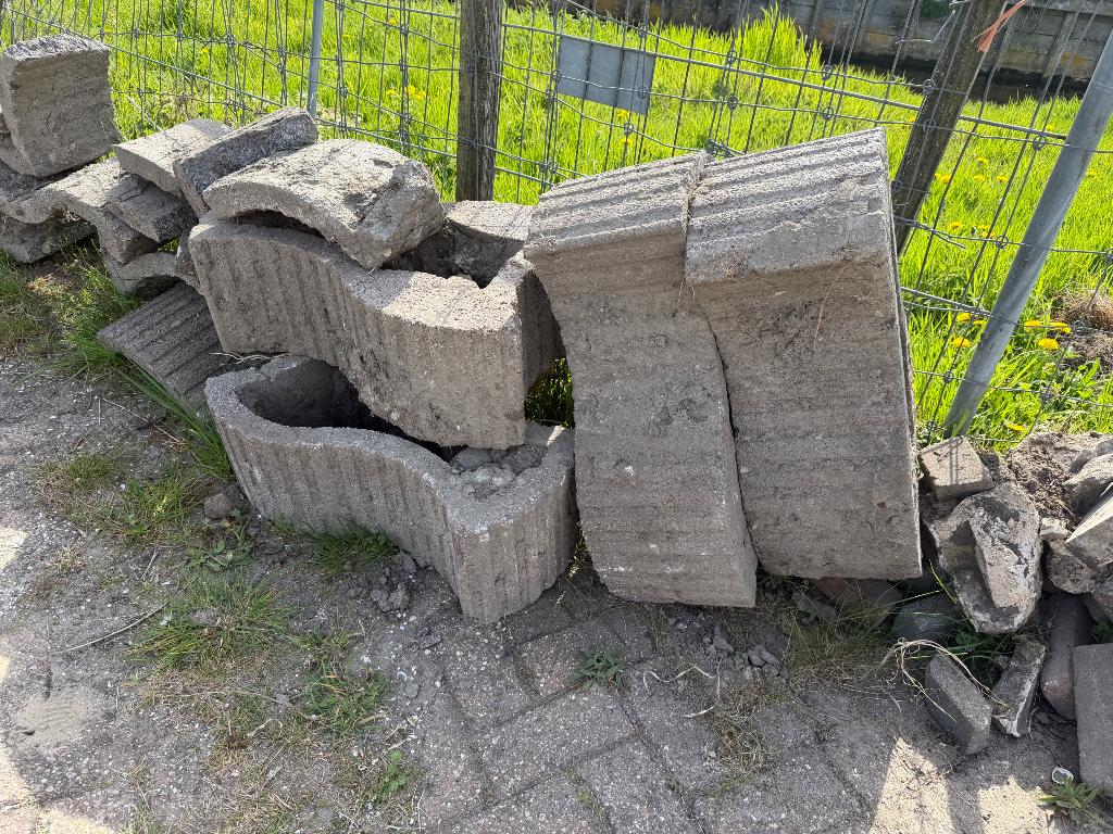 4 stapelbare beton bloembakken GRATIS, Ophalen, Gebruikt, Minder dan 30 cm, Overige vormen