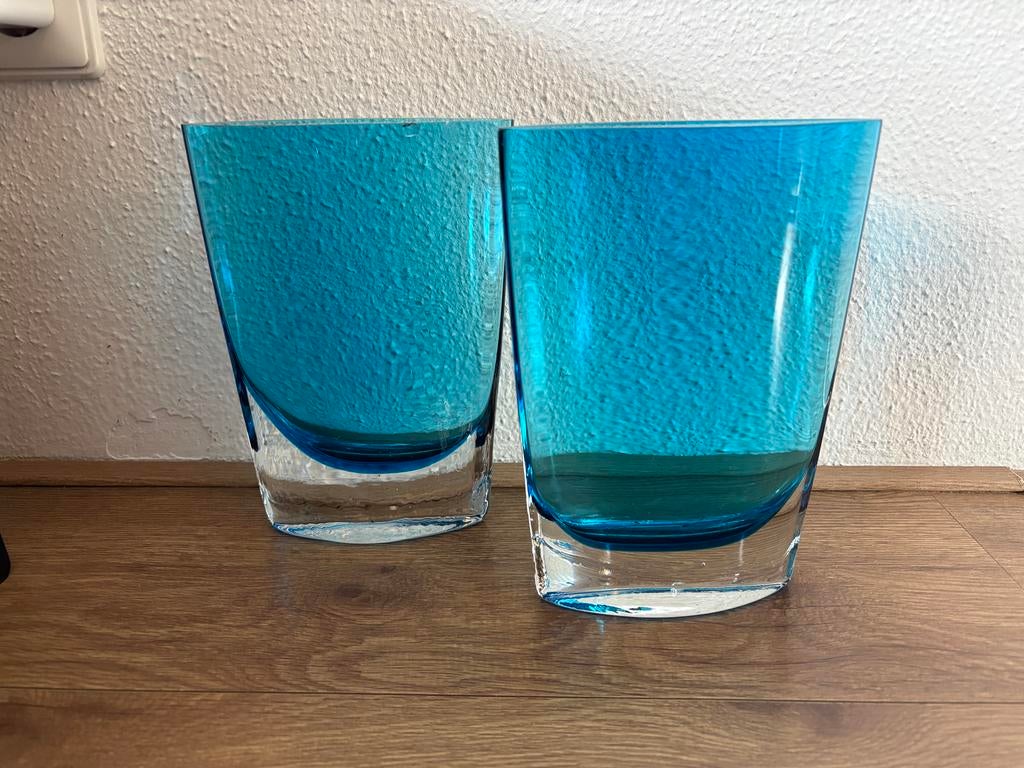 2 stuks blauwe vazen, Ophalen, Blauw, Minder dan 50 cm, Glas