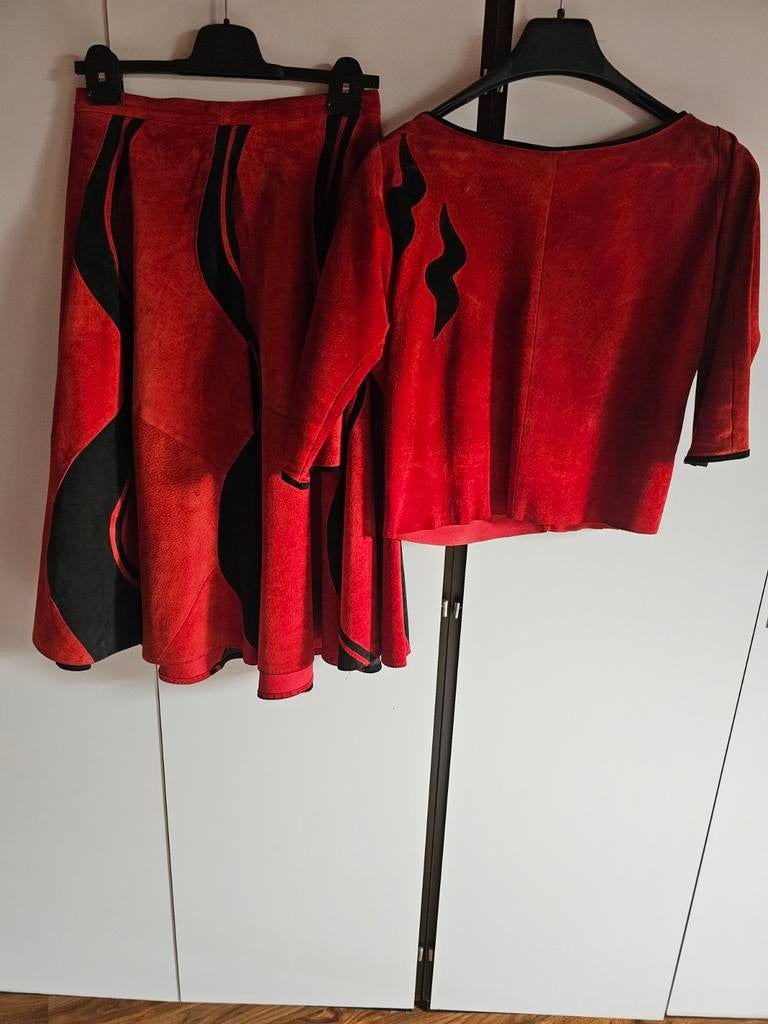 Rood met zwart tweedelig pakje, Kleding | Dames, Ophalen of Verzenden, Zo goed als nieuw