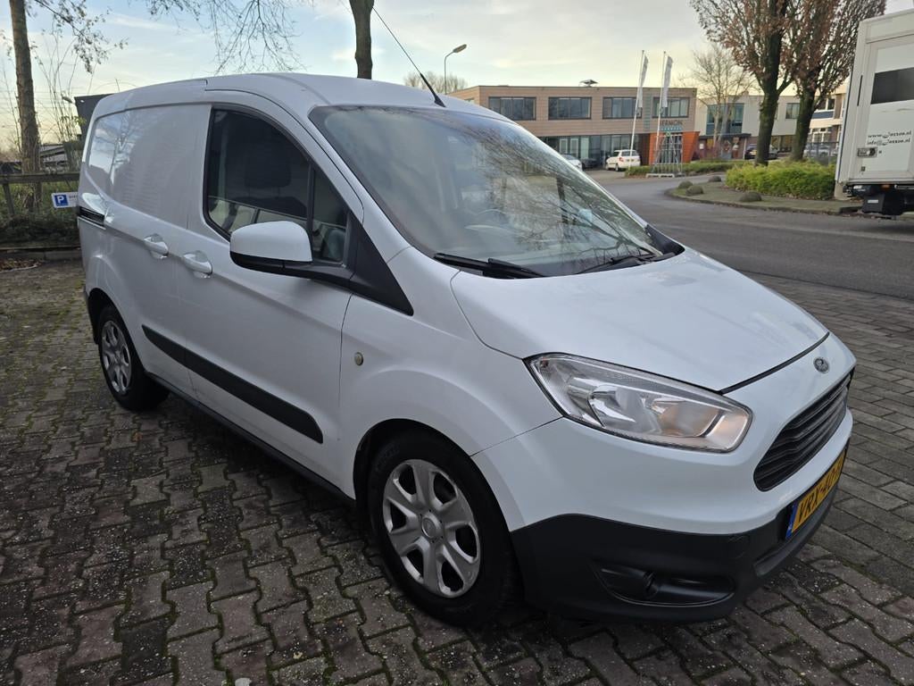 Ford Transit Courier (bj 2017), Auto's, Voorwielaandrijving, Gebruikt, Wit, Origineel Nederlands