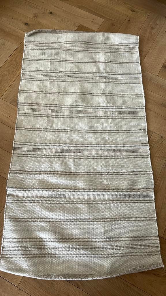 Klein kleedje, Huis en Inrichting, Stoffering | Tapijten en Kleden, 100 tot 150 cm, Verzenden, Stoffig, Wit