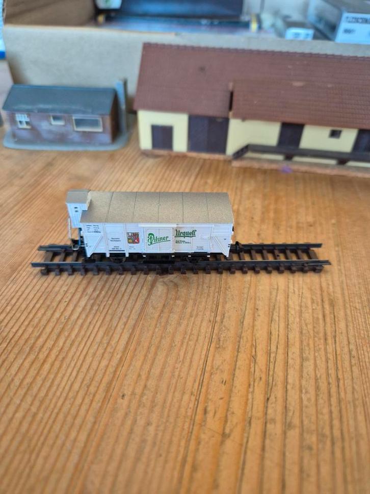 Fleischmann N goederenwagon 8357 - Pilsner Urquell, Hobby en Vrije tijd, Modeltreinen | N-Spoor, Gebruikt, Wagon, Fleischmann