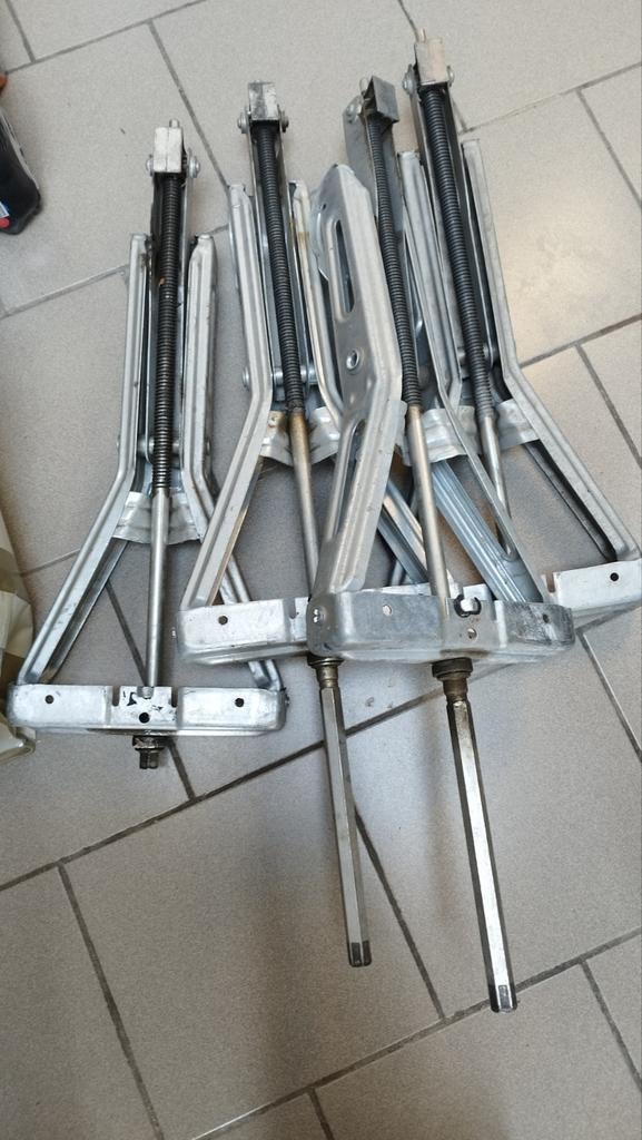 Verzwaarde uitdraaisteunen Al-ko voor caravan (set van 4), Ophalen, Gebruikt