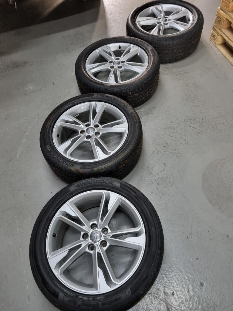 Audi Q2 orgineele velgen met banden, Auto-onderdelen, Banden en Velgen, Gebruikt, 235 mm, Band(en), Personenwagen
