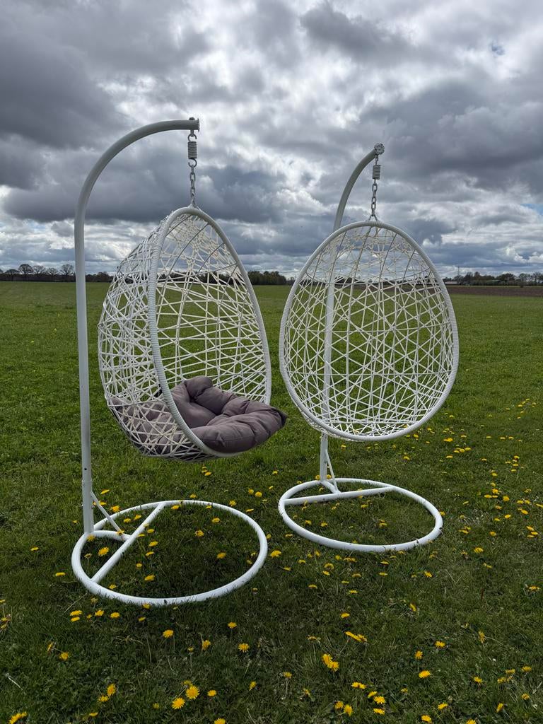 Witte Hangstoel met Standaard en Kussen, Tuin en Terras, Tuinstoelen, Ophalen, Zo goed als nieuw, Wicker