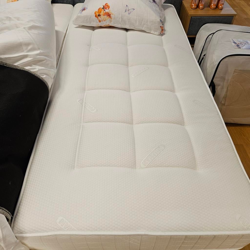 2x Pullman Silverline Matras 90x200 Stevig Showroommodel, Huis en Inrichting, Slaapkamer | Matrassen en Bedbodems, Ophalen, 90 cm