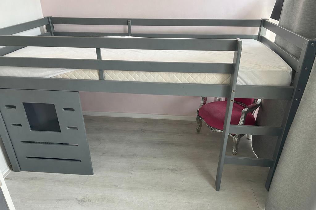 Halfhoogslaper grijs, Kinderen en Baby's, Kinderkamer | Stapelbedden en Hoogslapers, Ophalen, Gebruikt, Halfhoogslaper
