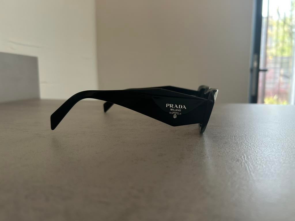 Prada PR17WS zonnebril unisex super goede staat!, Ophalen of Verzenden, Zo goed als nieuw, Zwart, Overige merken