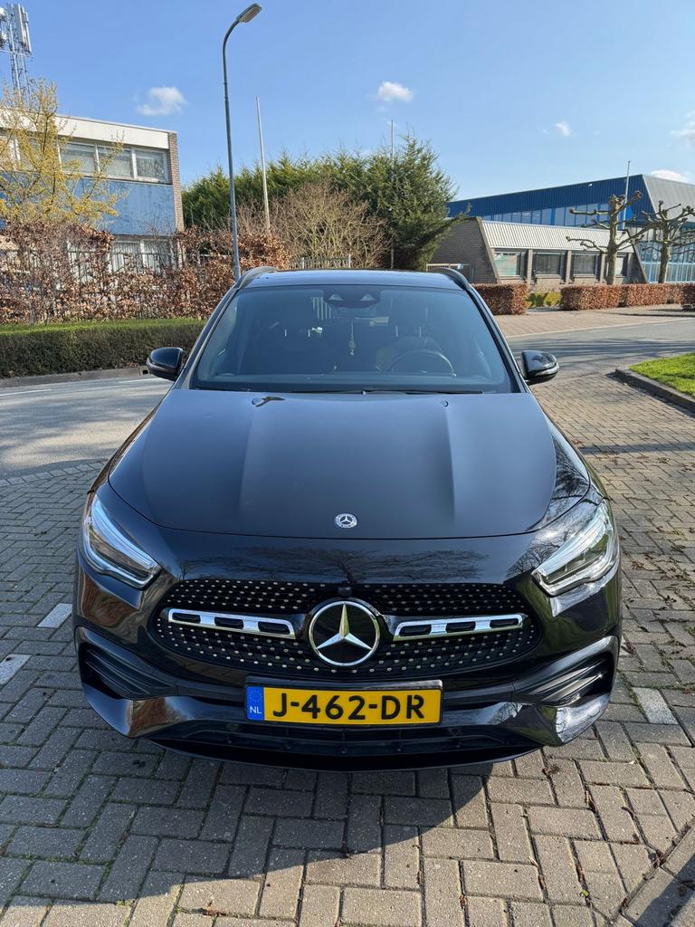 Mercedes-Benz GLA 200 163pk 7G-DCT 2020 Zwart, 1800 kg, 4 cilinders, Alcantara, 75 €/maand